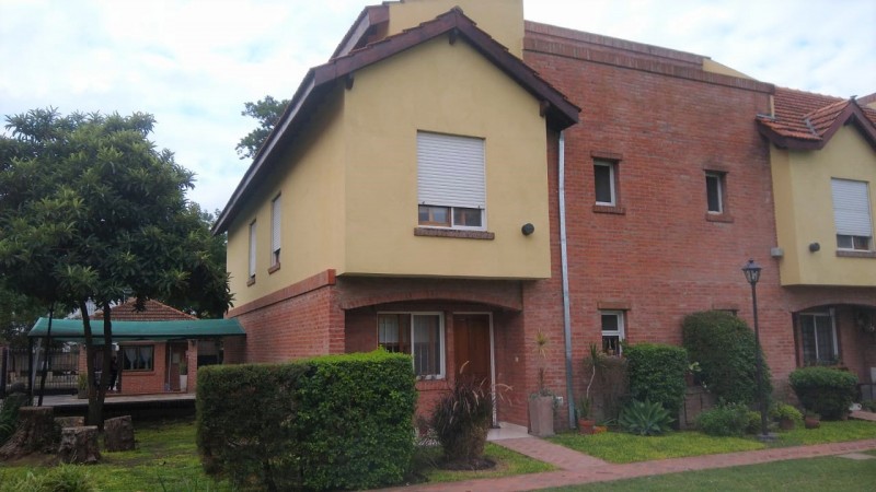 TRIPLEX C/ COCHERA (BARRIO CERRADO VILLAGE)