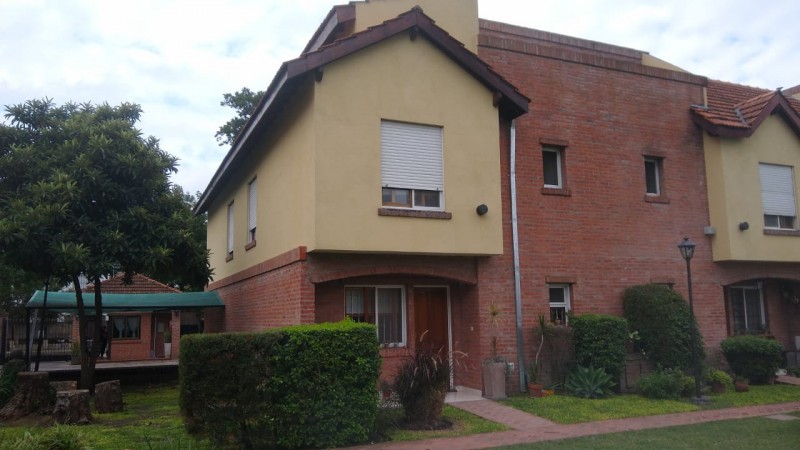TRIPLEX C/ COCHERA (BARRIO CERRADO VILLAGE)