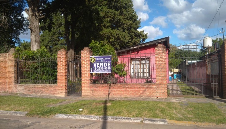 OPORTUNIDAD CHALET SOBRE LOTE 611 M2.