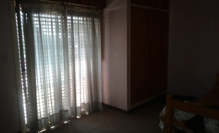 OPORTUNIDAD !! PROPIEDAD 2 PLANTAS/ 5 AMB. GARAGE/ TERRAZA/ PARQUE
