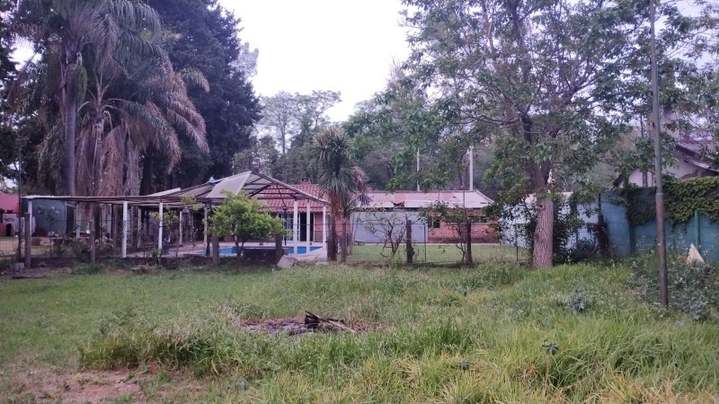 IMPORTANTE CHALET 4 AMB. 2.800 M2.C/ PARQUE/ QUINCHO/ PISCINA