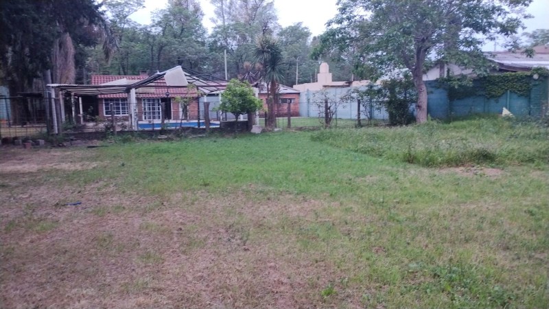 IMPORTANTE CHALET 4 AMB. 2.800 M2.C/ PARQUE/ QUINCHO/ PISCINA