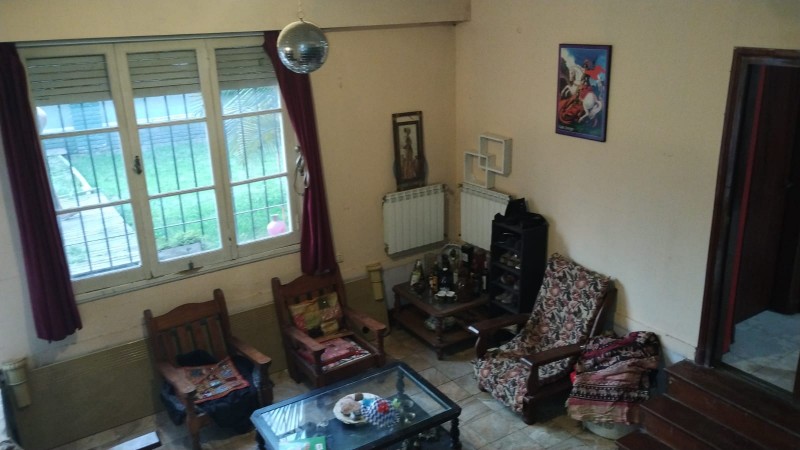 IMPORTANTE CHALET 4 AMB. 2.800 M2.C/ PARQUE/ QUINCHO/ PISCINA