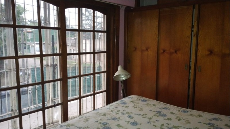 IMPORTANTE CHALET 4 AMB. 2.800 M2.C/ PARQUE/ QUINCHO/ PISCINA