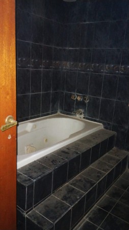 IMPORTANTE CHALET 4 AMB. 2.800 M2.C/ PARQUE/ QUINCHO/ PISCINA