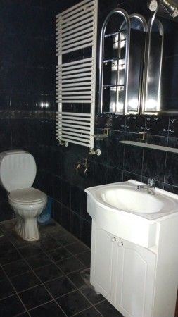 IMPORTANTE CHALET 4 AMB. 2.800 M2.C/ PARQUE/ QUINCHO/ PISCINA