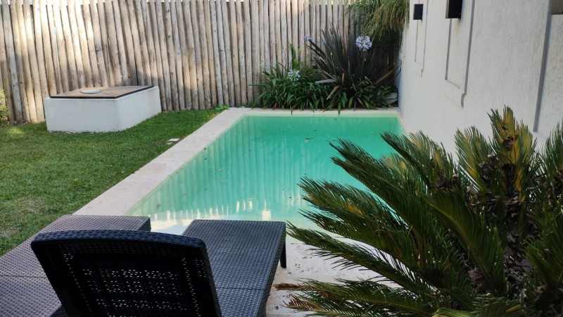 CASA 4 AMB. C/ JARDIN Y PILETA (COUNTRY C.U.B.A)