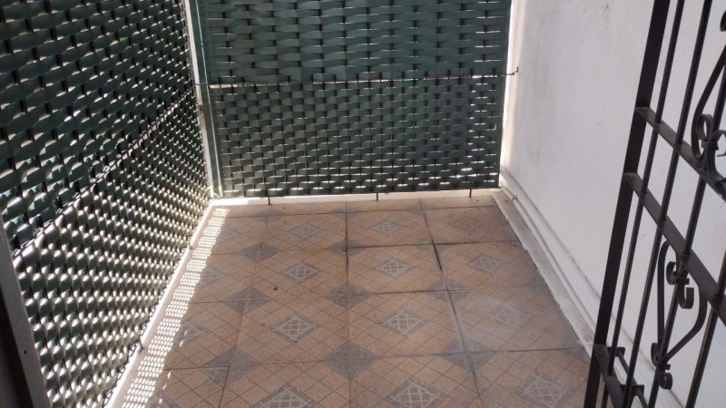 CASA AMERICANA 3 AMB. C/ ENTRADA DE AUTO/ PATIO