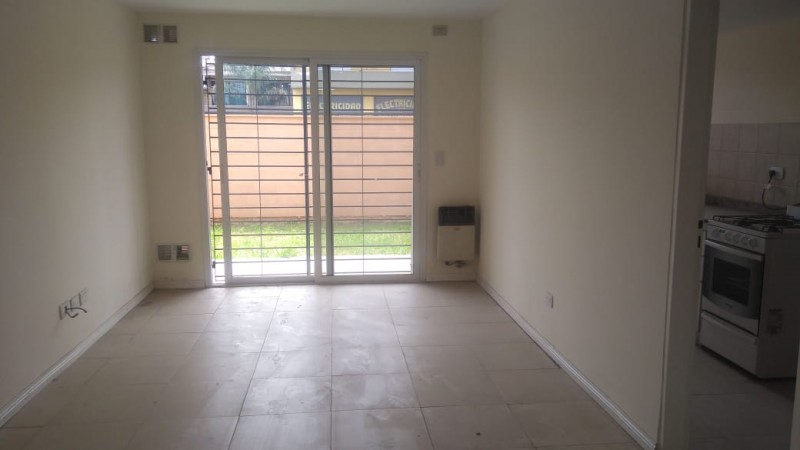 DEPARTAMENTO 3 AMB. PLANTA BAJA C/JARDIN Y COCHERA (COMPLEJO CERRADO)