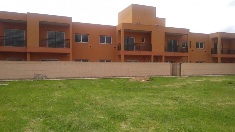 DEPARTAMENTO 2 AMB. C/COCHERA (COMPLEJO CERRADO)