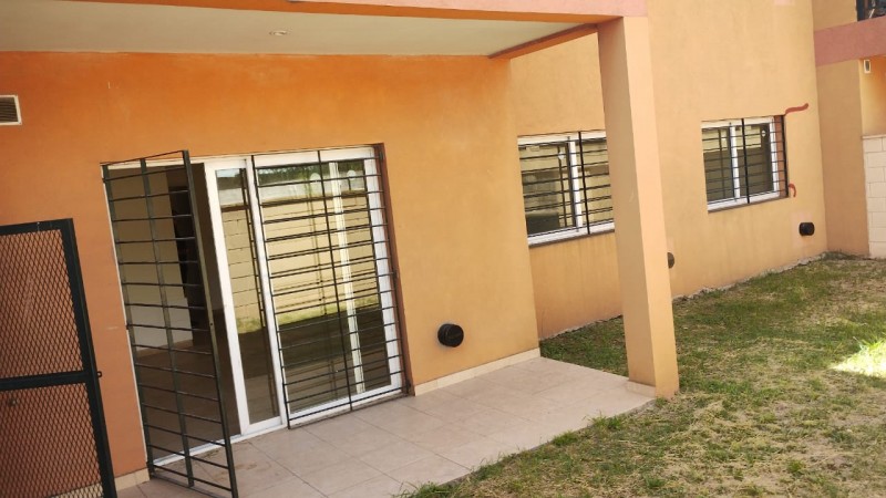 DEPARTAMENTO 3 AMB. PLANTA BAJA C/JARDIN Y COCHERA (COMPLEJO CERRADO)