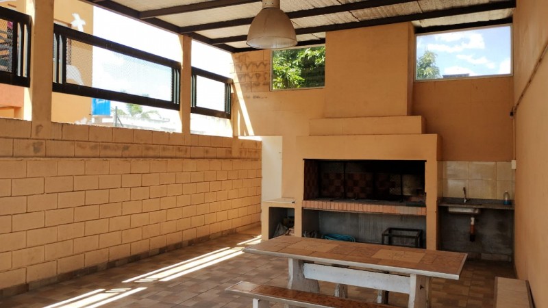 DEPARTAMENTO 3 AMB. PLANTA BAJA C/JARDIN Y COCHERA (COMPLEJO CERRADO)