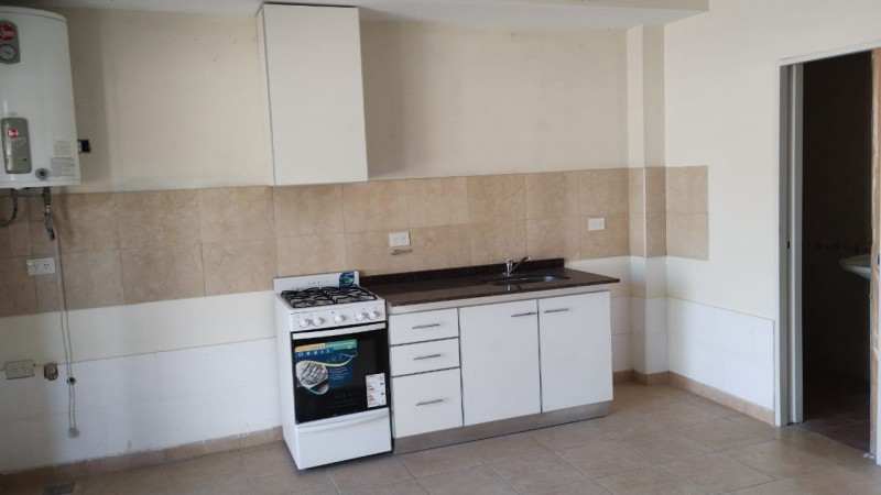DEPARTAMENTO 3 AMB. PLANTA BAJA C/JARDIN Y COCHERA (COMPLEJO CERRADO)