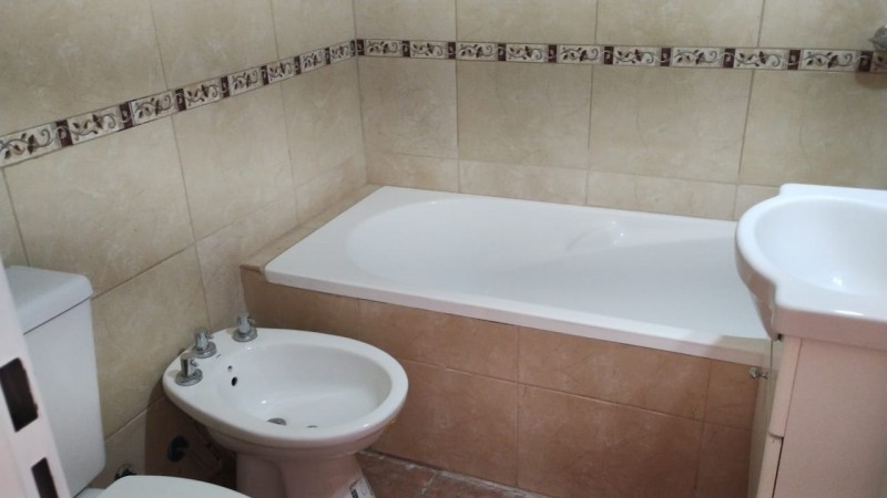 DEPARTAMENTO 3 AMB. PLANTA BAJA C/JARDIN Y COCHERA (COMPLEJO CERRADO)