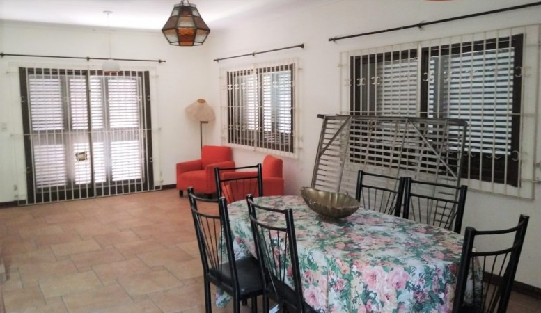 CASA QUINTA C/ PISCINA/ PARQUE 1570 M2.(TORTUGUITAS)