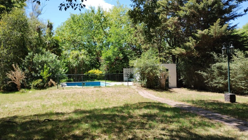 CASA QUINTA C/ PISCINA/ PARQUE 1570 M2.(TORTUGUITAS)