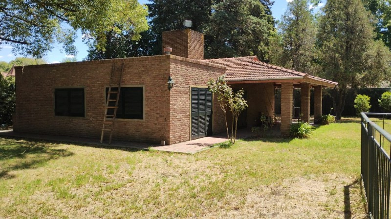 CASA QUINTA C/ PISCINA/ PARQUE 1570 M2.(TORTUGUITAS)