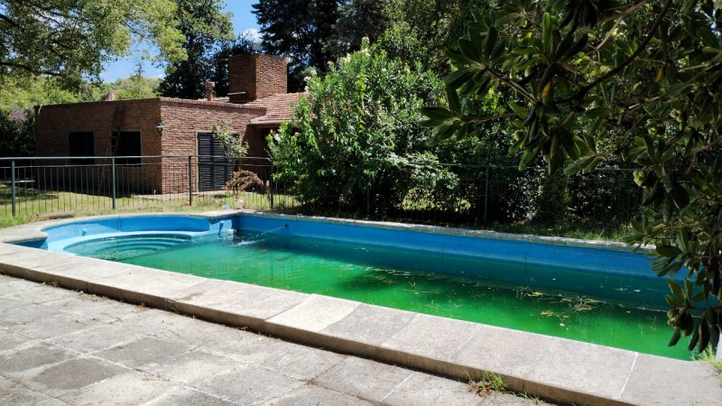 CASA QUINTA C/ PISCINA/ PARQUE 1570 M2.(TORTUGUITAS)