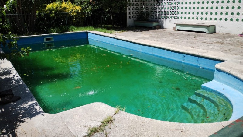 CASA QUINTA C/ PISCINA/ PARQUE 1570 M2.(TORTUGUITAS)