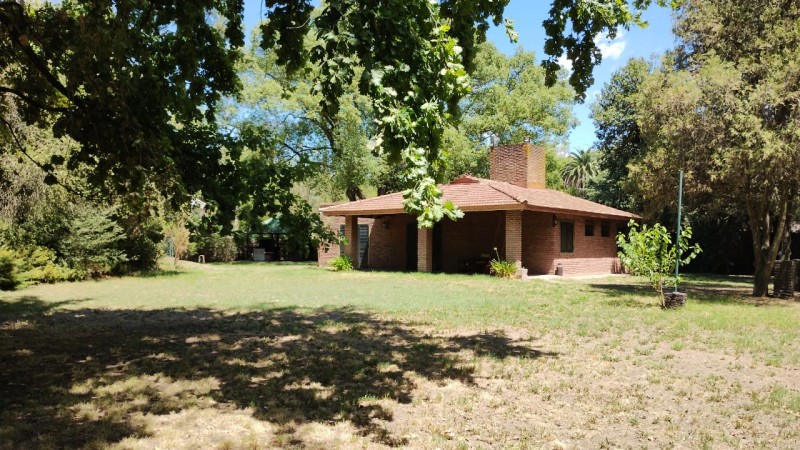 CASA QUINTA C/ PISCINA/ PARQUE 1570 M2.(TORTUGUITAS)