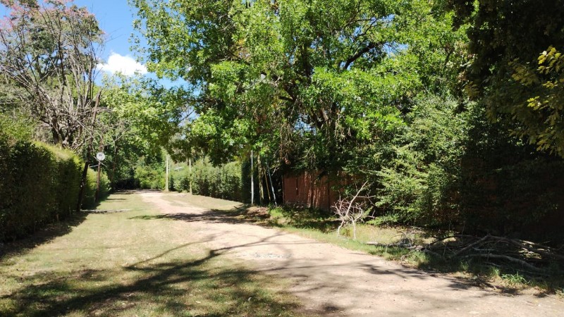CASA QUINTA C/ PISCINA/ PARQUE 1570 M2.(TORTUGUITAS)