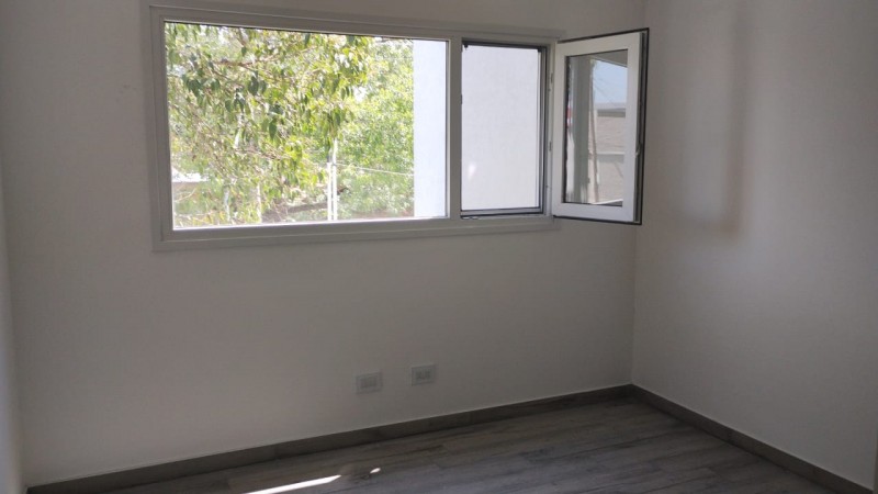 CASA DE 2 PLANTAS PARQUE/ENTRADA DE AUTO (A ESTRENAR)