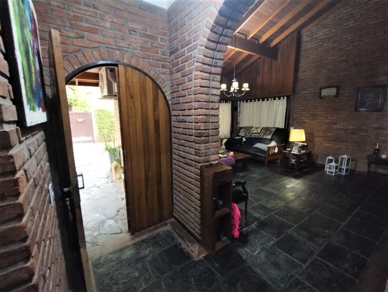 CASA QUINTA 5 AMB. PARQUE/PISCINA (BARRIO LOS NOGALES)