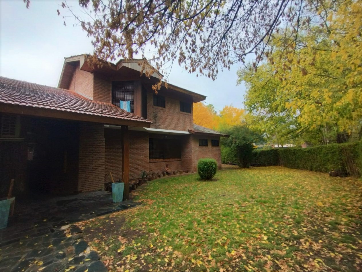 CASA QUINTA 5 AMB. PARQUE/PISCINA (BARRIO LOS NOGALES)
