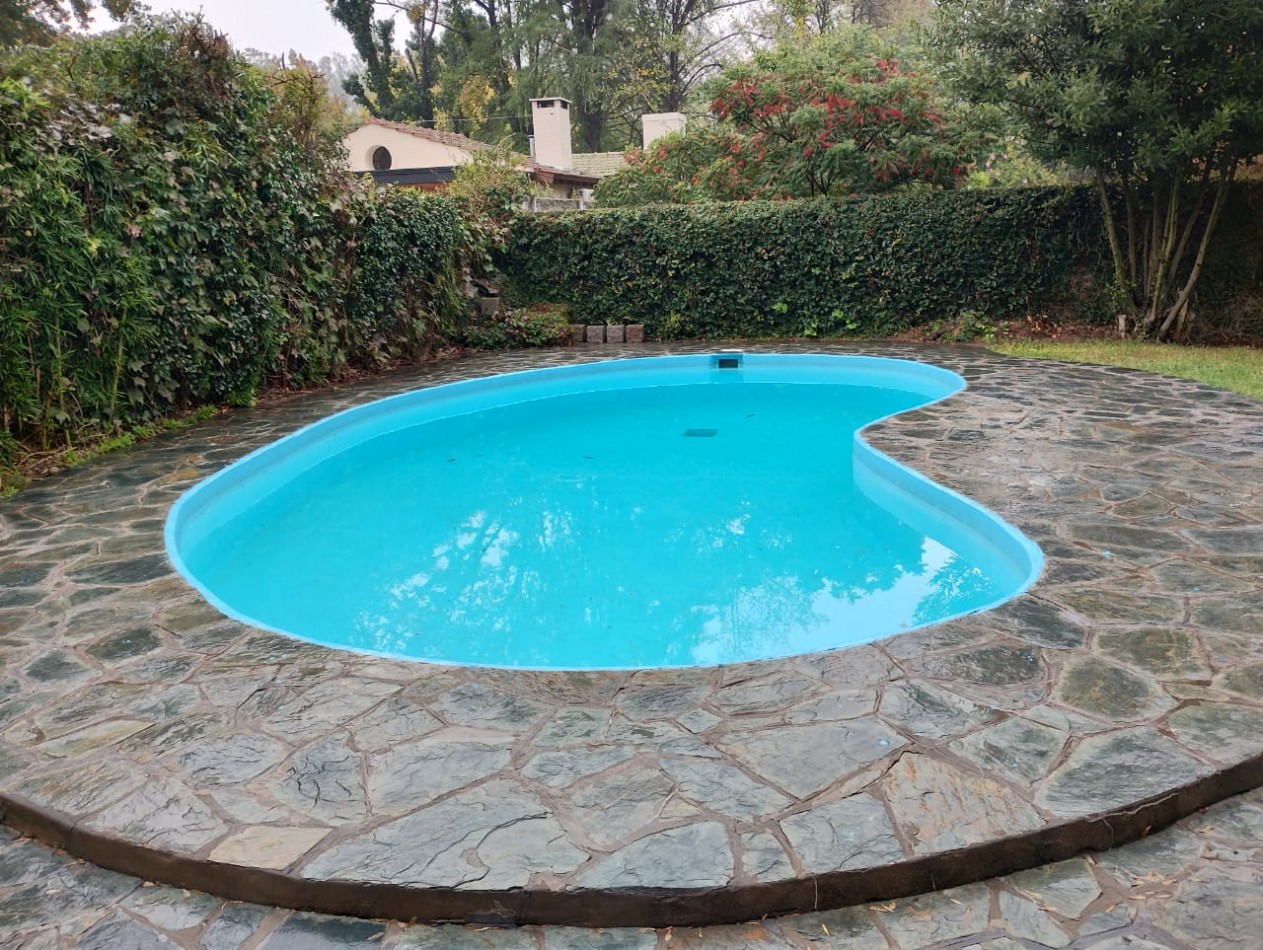 CASA QUINTA 5 AMB. PARQUE/PISCINA (BARRIO LOS NOGALES)