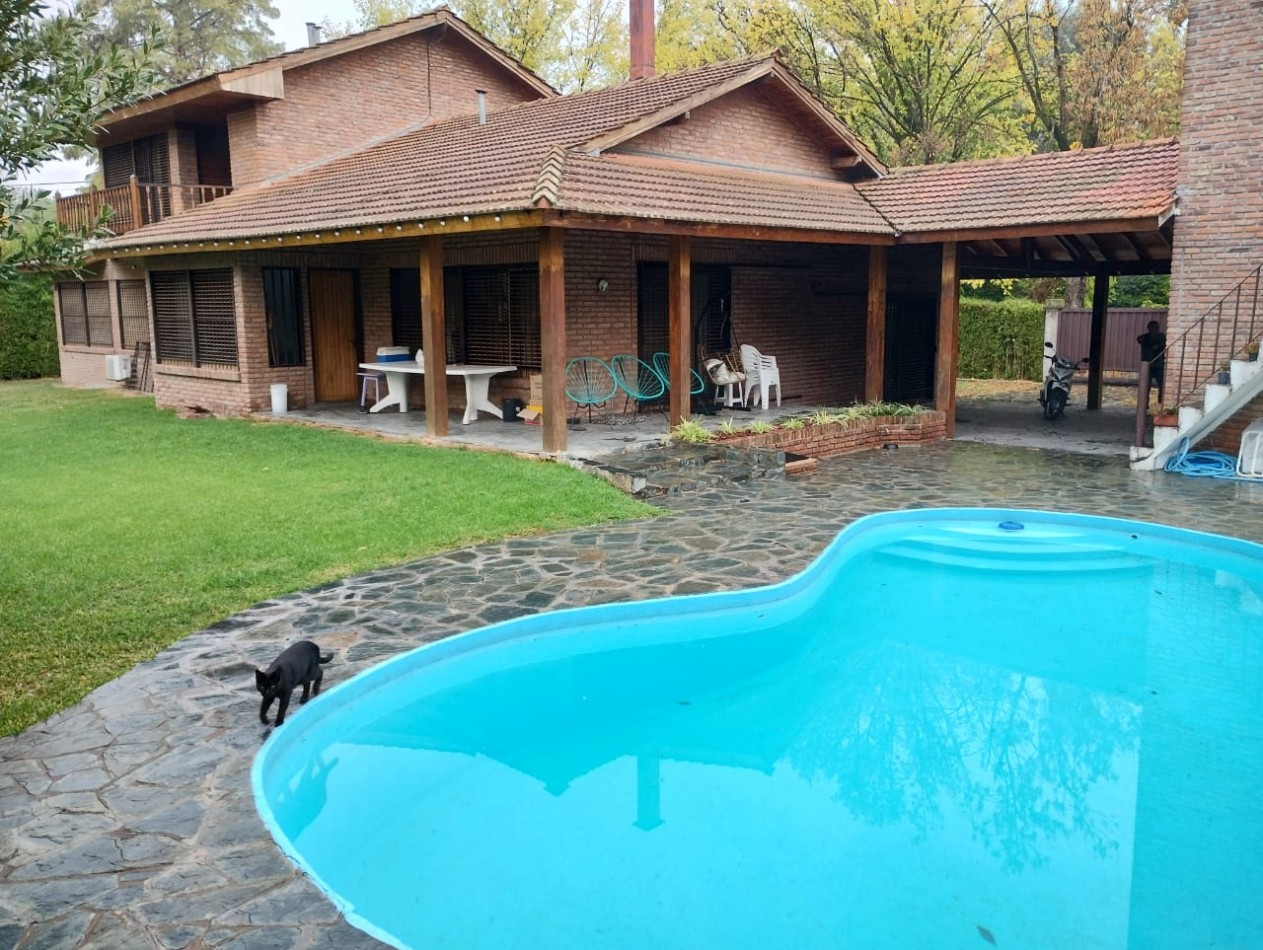 CASA QUINTA 5 AMB. PARQUE/PISCINA (BARRIO LOS NOGALES)