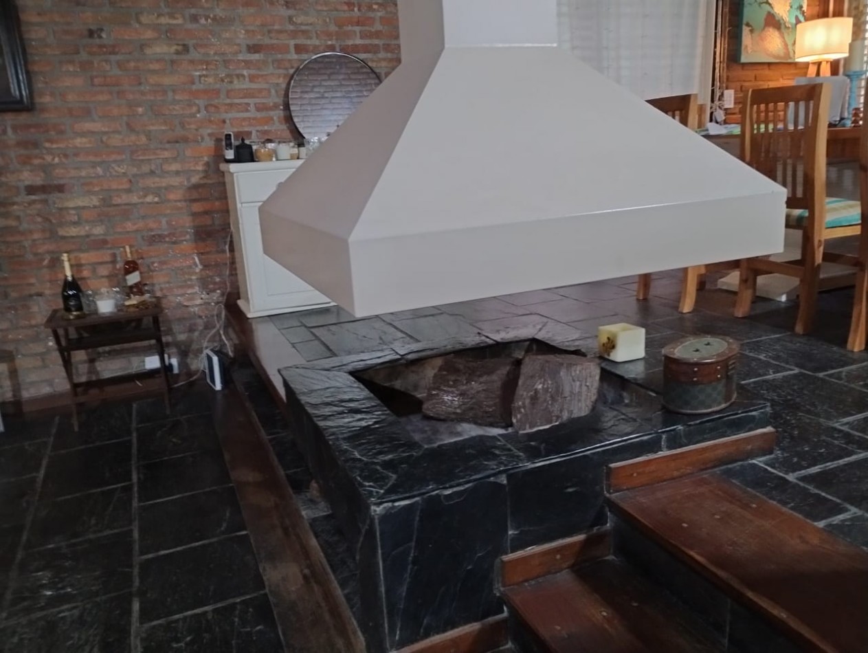 CASA QUINTA 5 AMB. PARQUE/PISCINA (BARRIO LOS NOGALES)