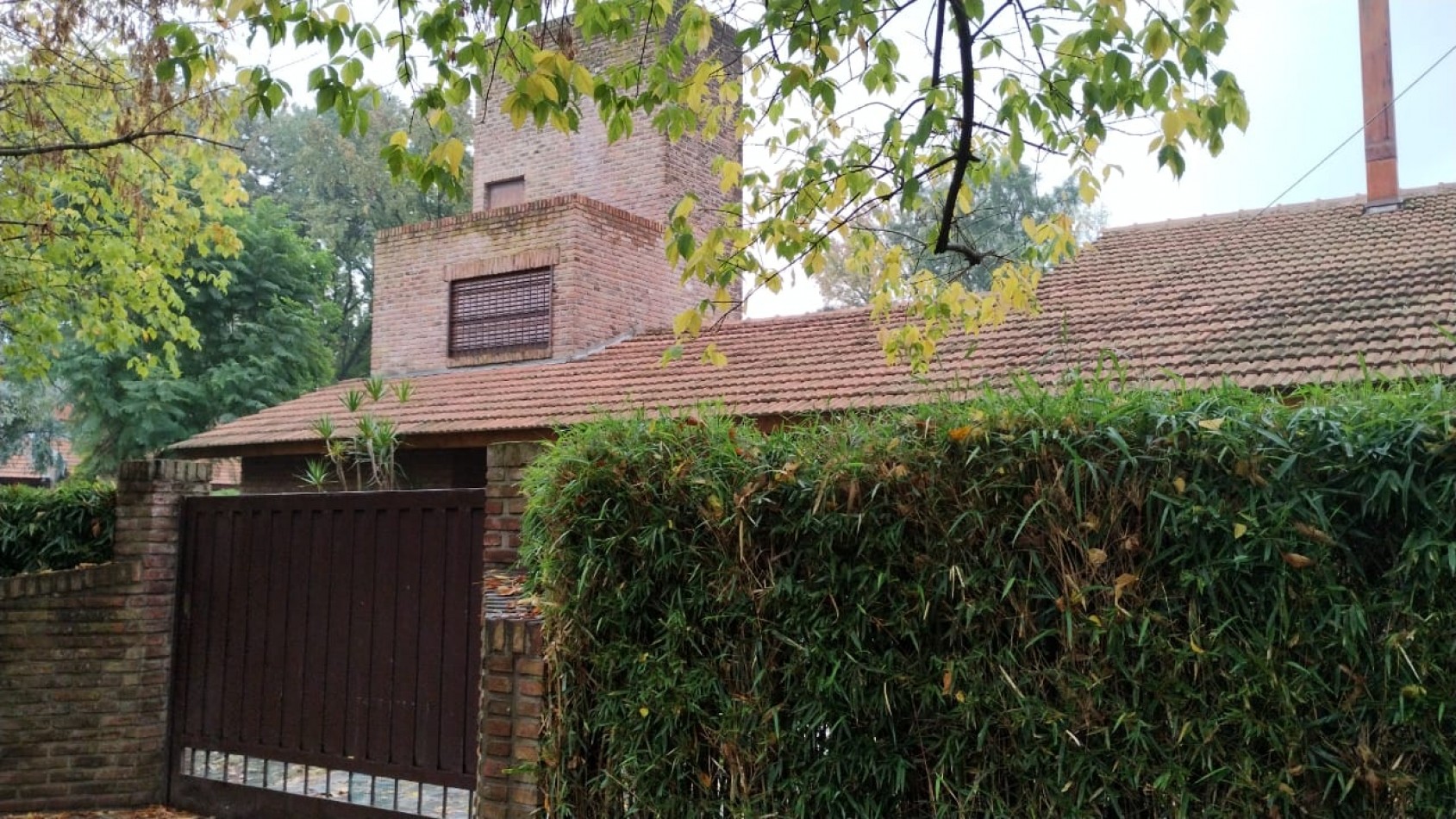 CASA QUINTA 5 AMB. PARQUE/PISCINA (BARRIO LOS NOGALES)
