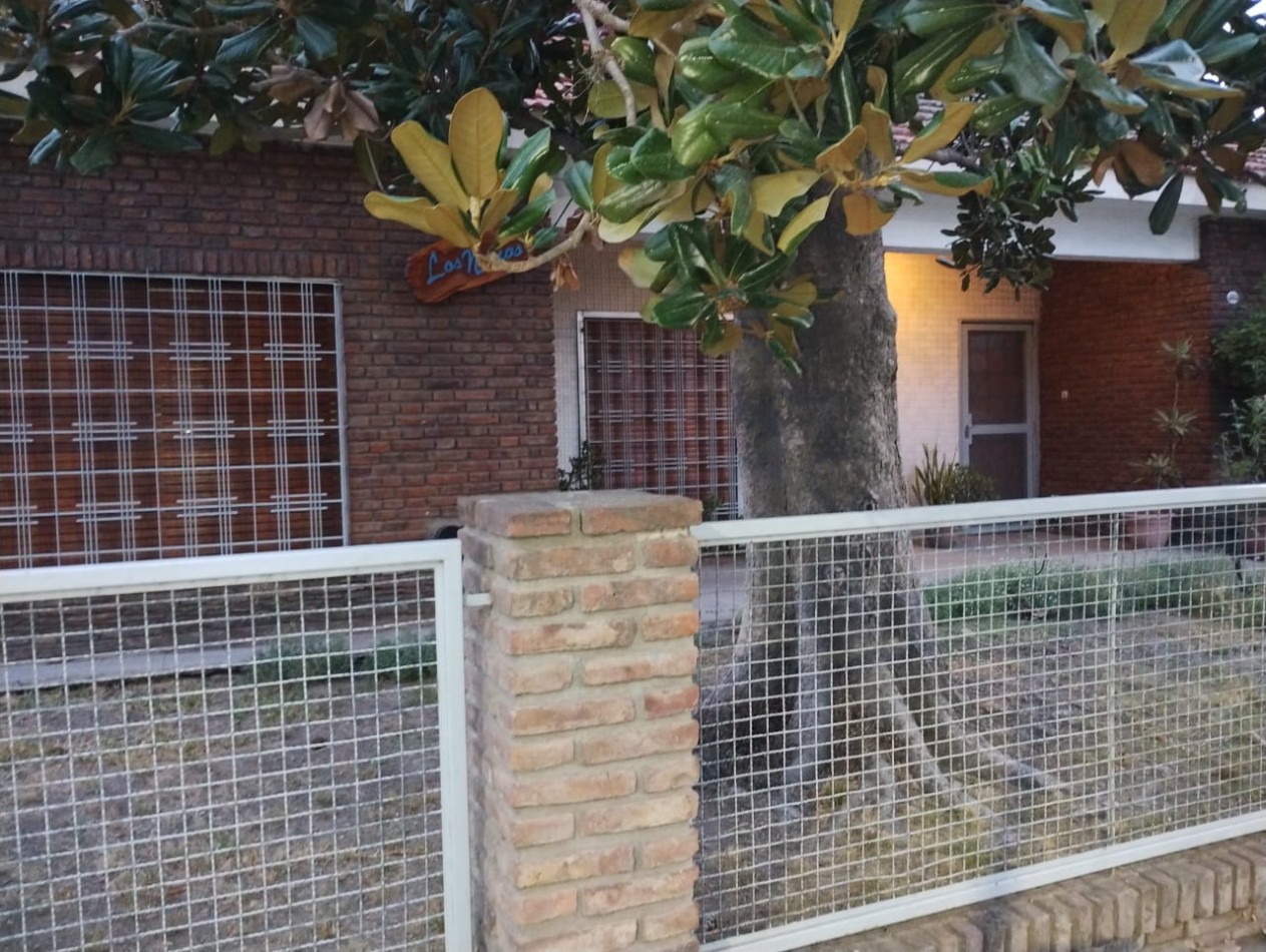 CHALET 3 AMB. AMPLIOS PARQUE VILLA DE MAYO ( FRENTE AL CORREDOR ROSSI)