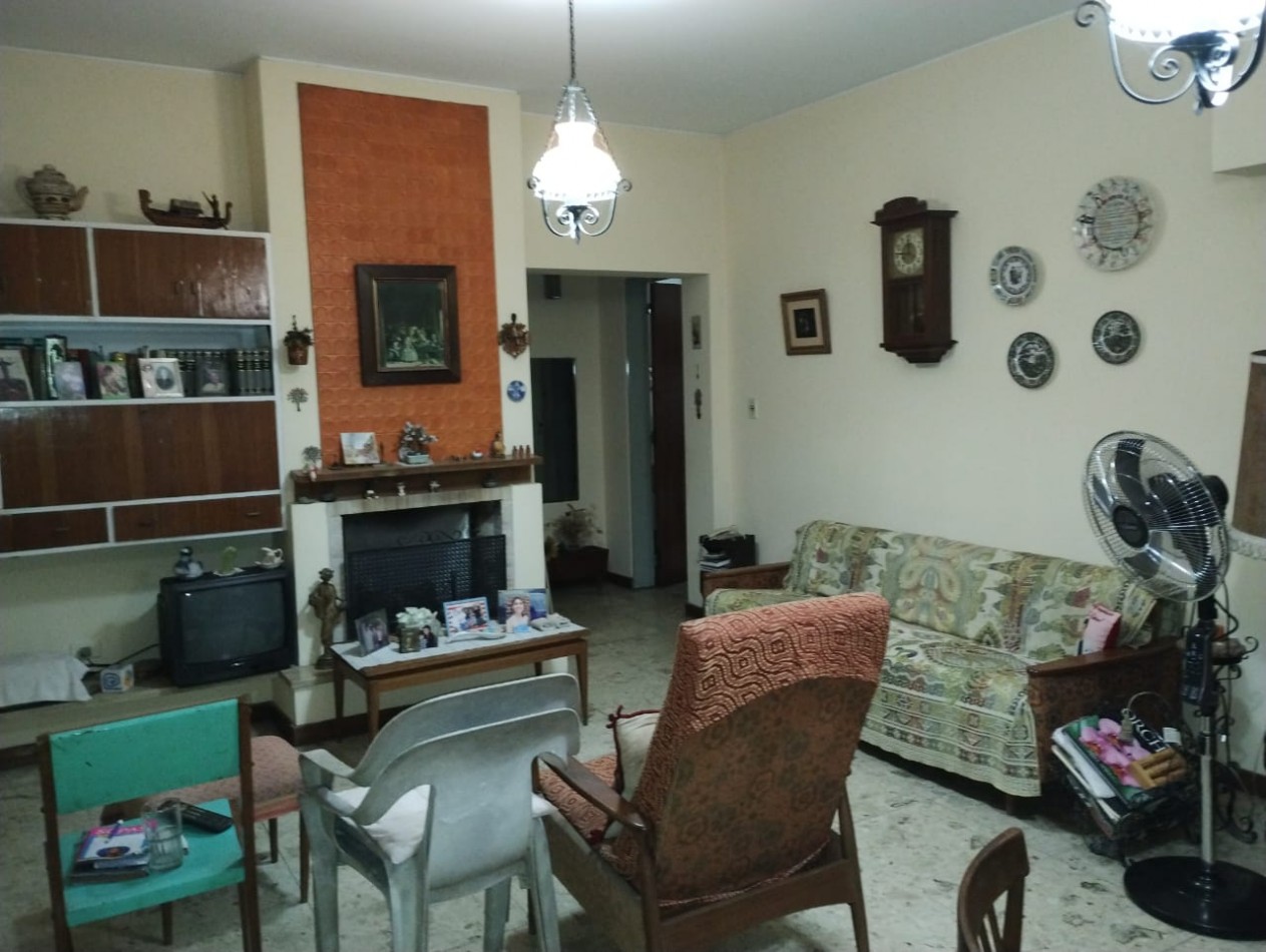 CHALET 3 AMB. AMPLIOS PARQUE VILLA DE MAYO ( FRENTE AL CORREDOR ROSSI)