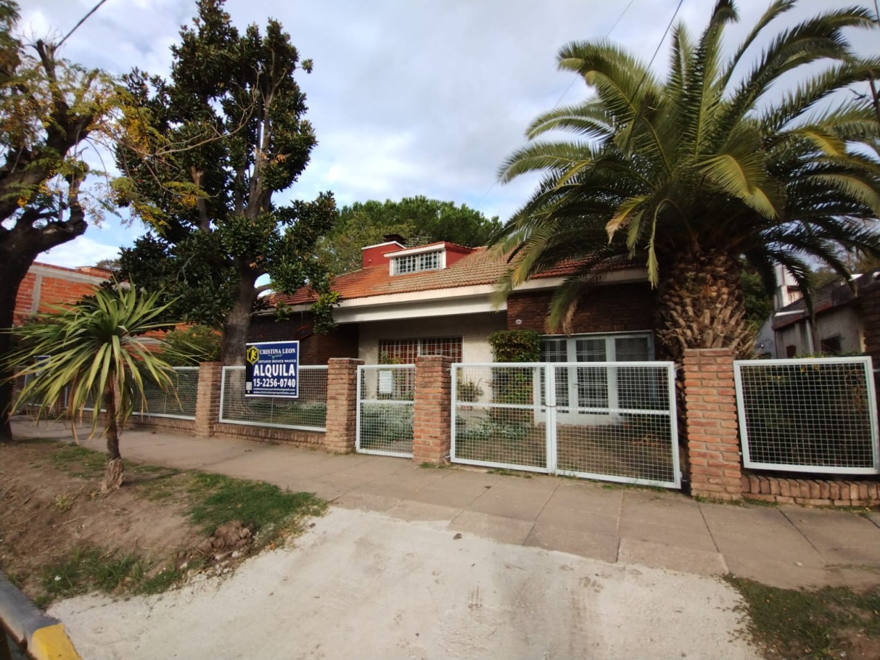 CHALET 3 AMB. AMPLIOS PARQUE VILLA DE MAYO ( FRENTE AL CORREDOR ROSSI)