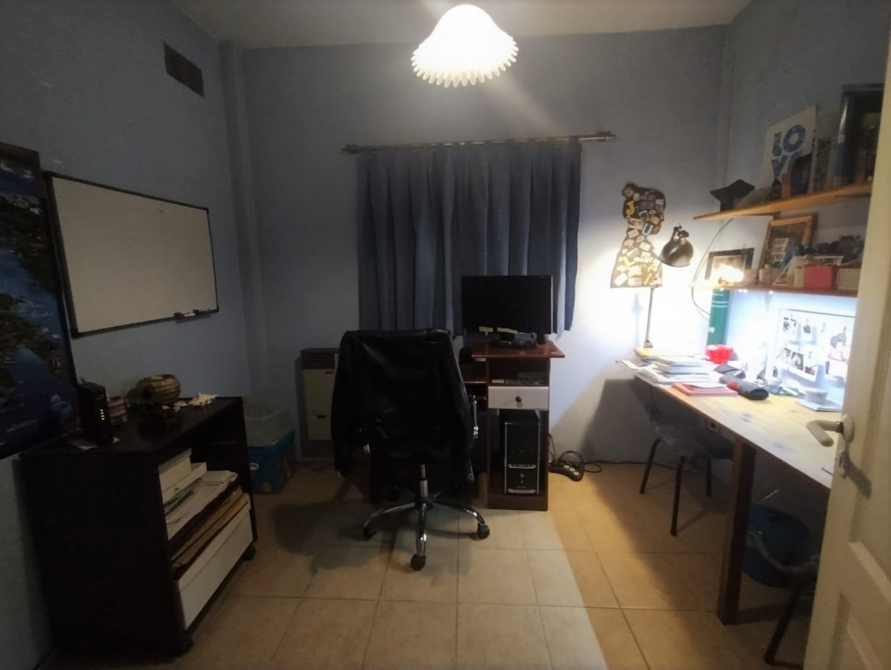 CASA DE 4 AMB. LOTE ESQUINA 300 M2.