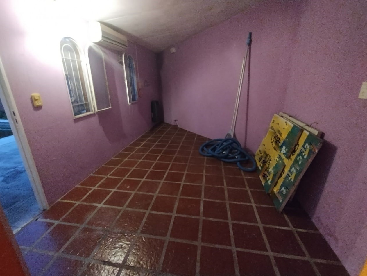 CASA DE 4 AMB. LOTE ESQUINA 300 M2.