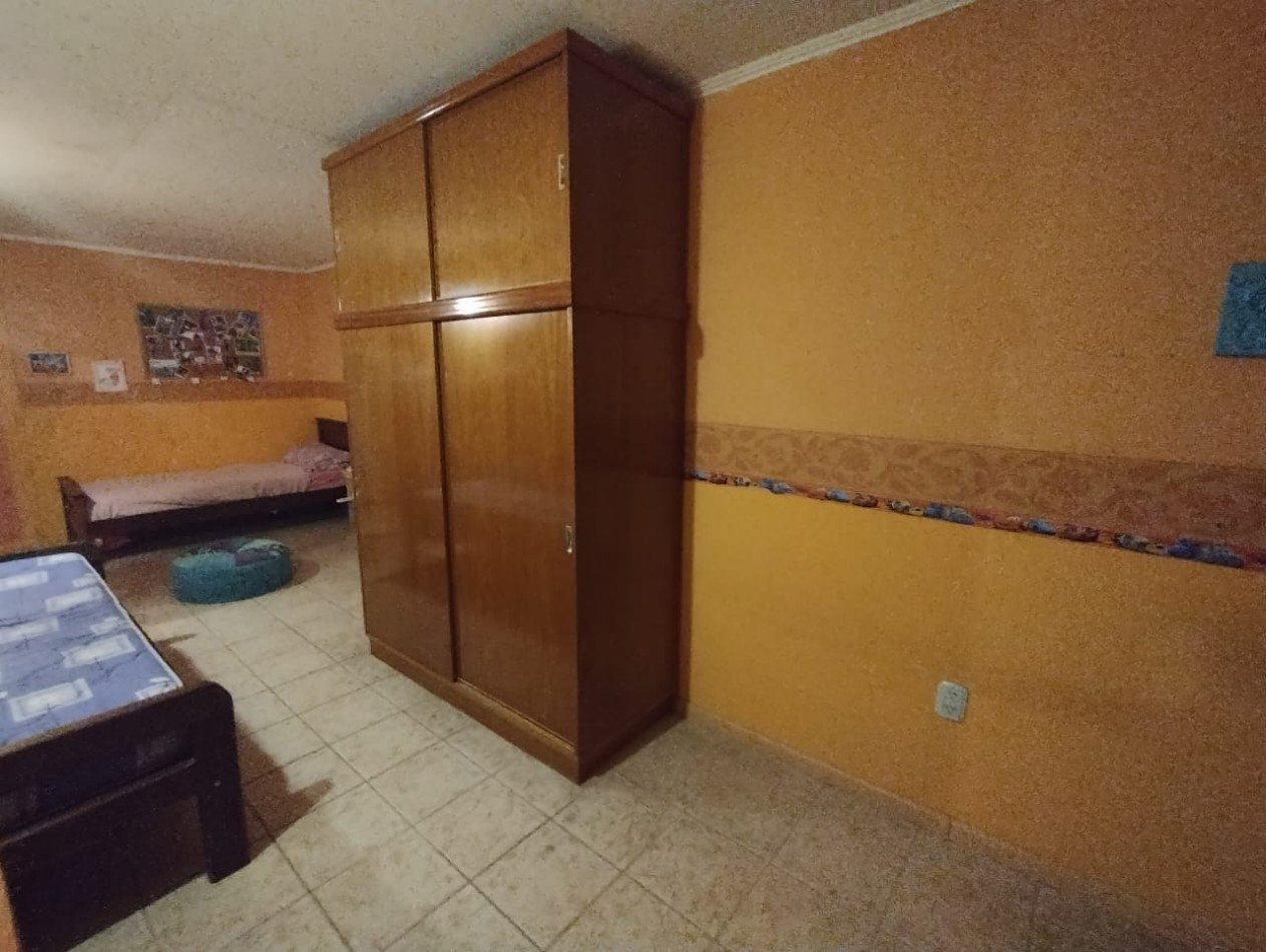 CASA DE 4 AMB. LOTE ESQUINA 300 M2.