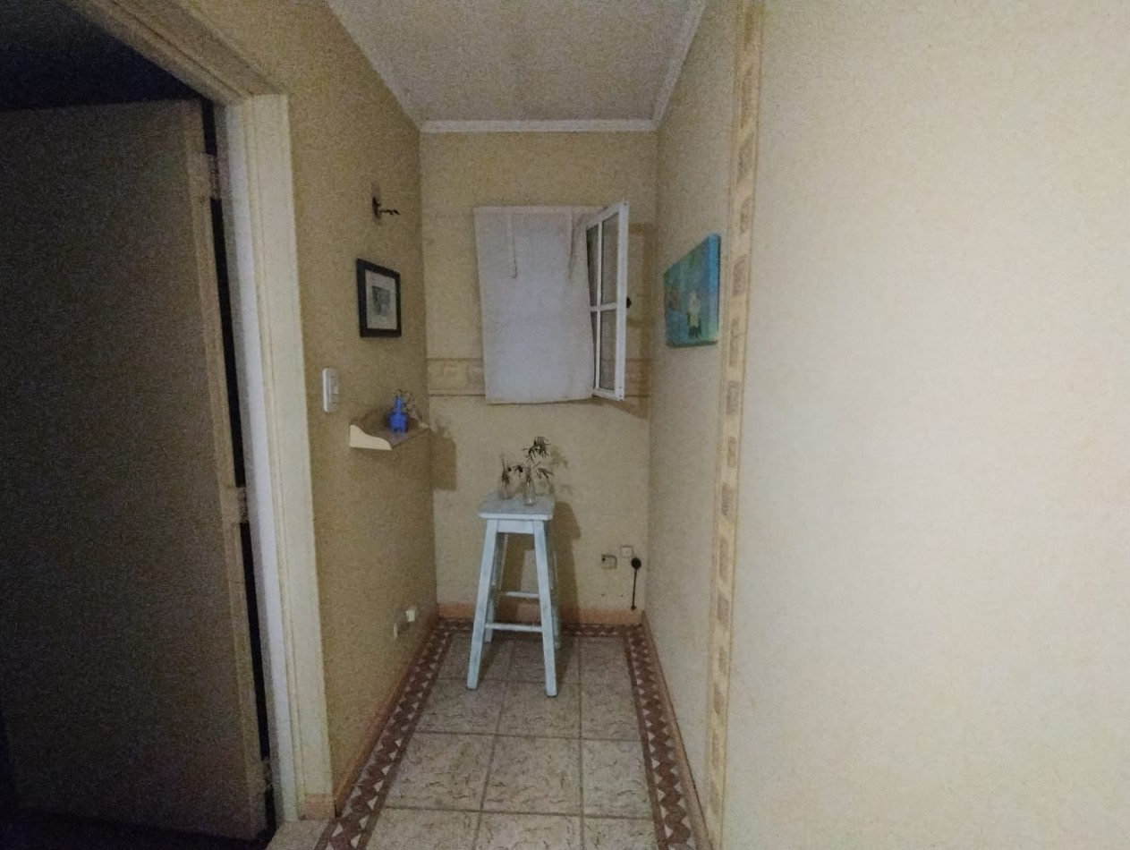 CASA DE 4 AMB. LOTE ESQUINA 300 M2.