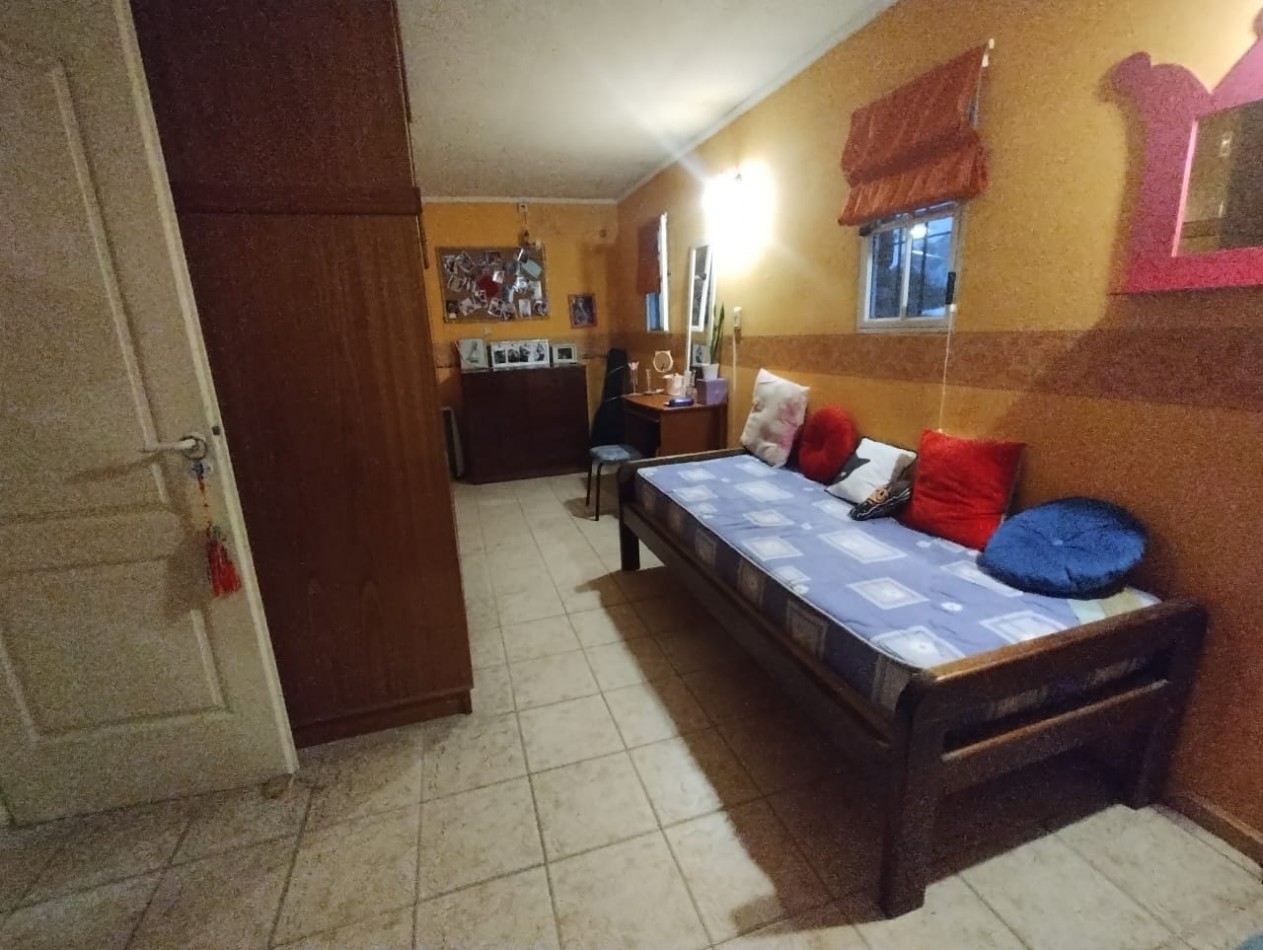 CASA DE 4 AMB. LOTE ESQUINA 300 M2.