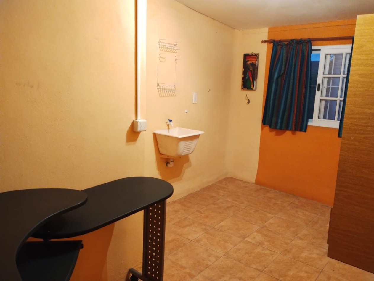 CASA DE 4 AMB. LOTE ESQUINA 300 M2.