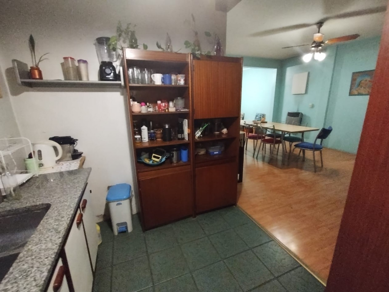 CASA DE 4 AMB. LOTE ESQUINA 300 M2.
