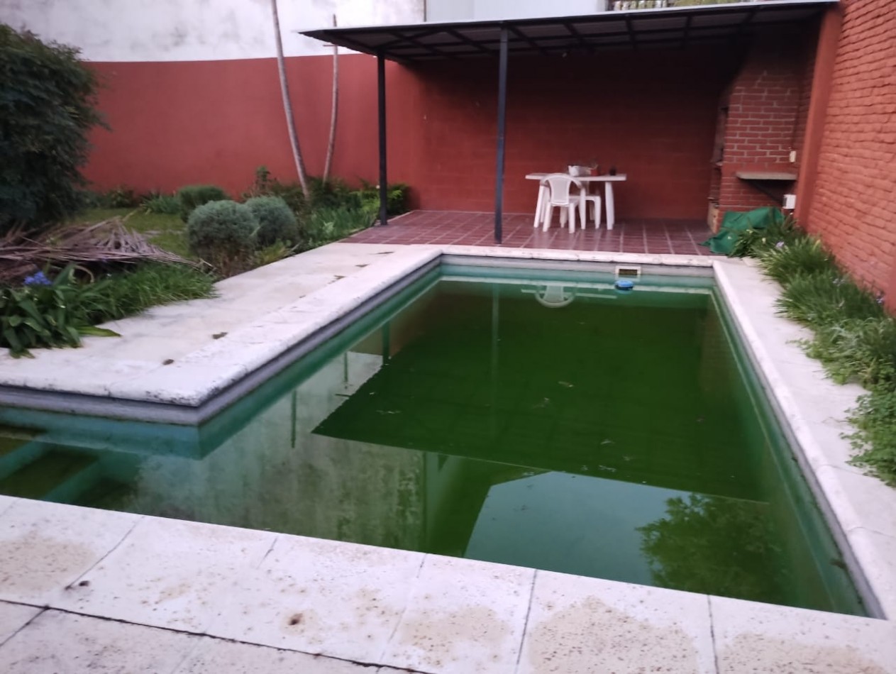 CASA DE 4 AMB. LOTE ESQUINA 300 M2.