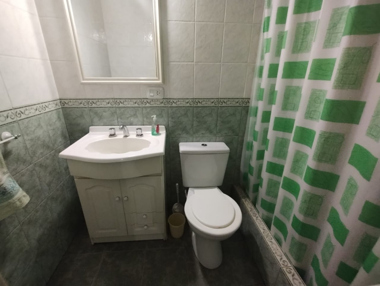 CASA DE 4 AMB. LOTE ESQUINA 300 M2.