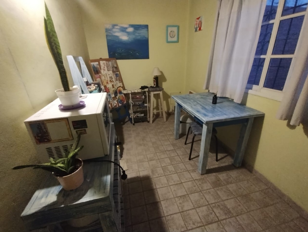 CASA DE 4 AMB. LOTE ESQUINA 300 M2.