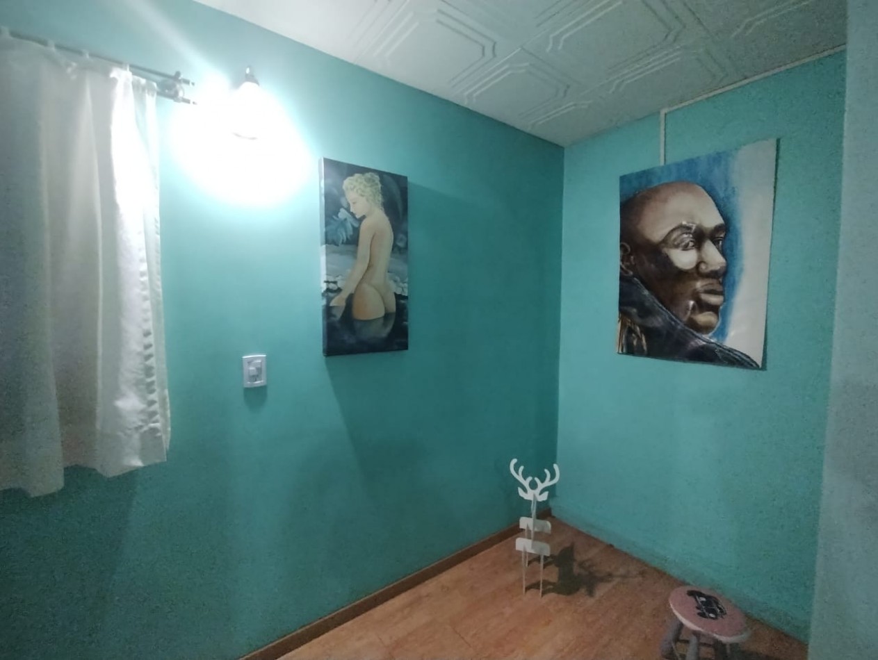 CASA DE 4 AMB. LOTE ESQUINA 300 M2.