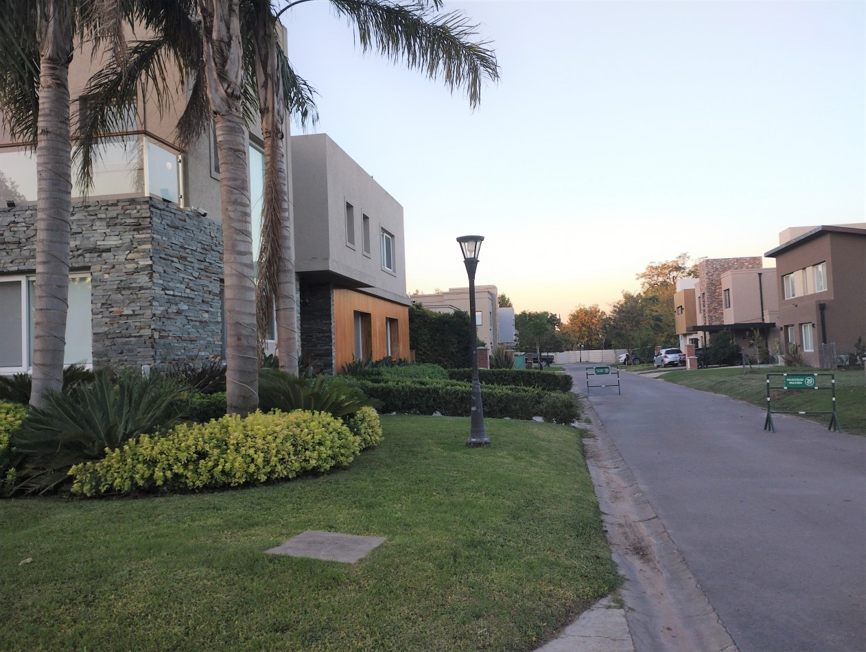 LOTE DE 553 M2. (BARRIO CERRADO MAGNA)