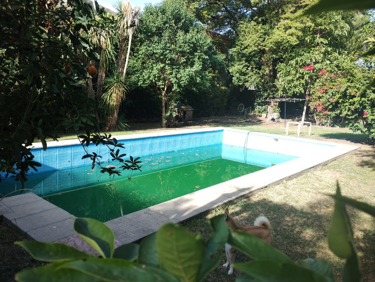 CASA 3 AMB. C/PARQUE Y PISCINA