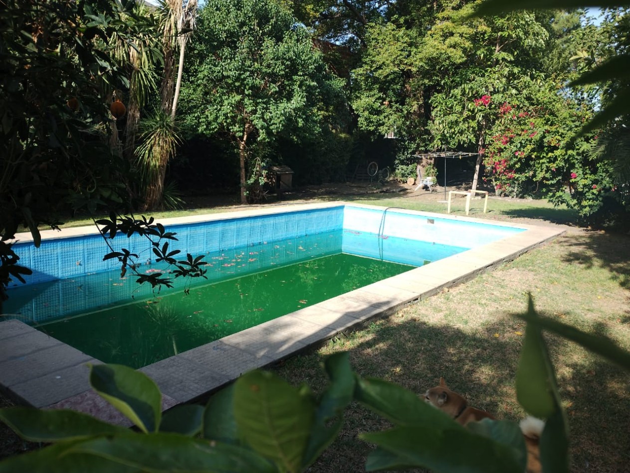 CASA 3 AMB. C/PARQUE Y PISCINA