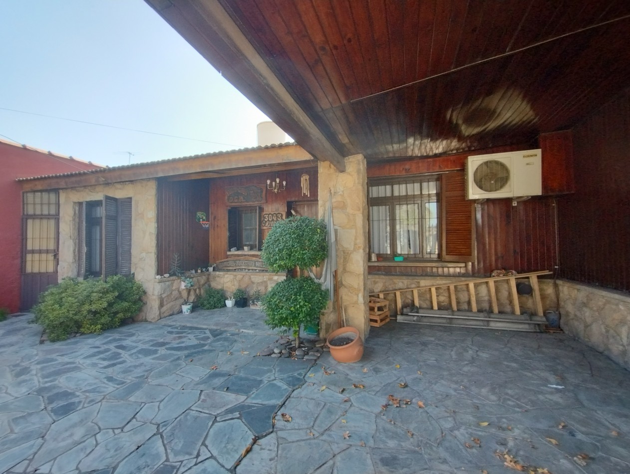 CHALET 5 AMB C/PARQUE Y GARAGE. (LOS POLVORINES)